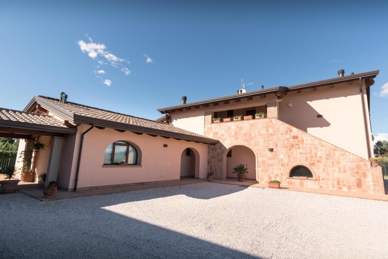Rosa Di Assisi Bed & Breakfast Bastia Umbra Bagian luar foto
