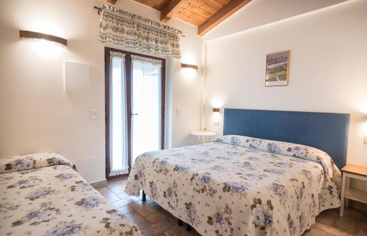 Rosa Di Assisi Bed & Breakfast Bastia Umbra Bagian luar foto