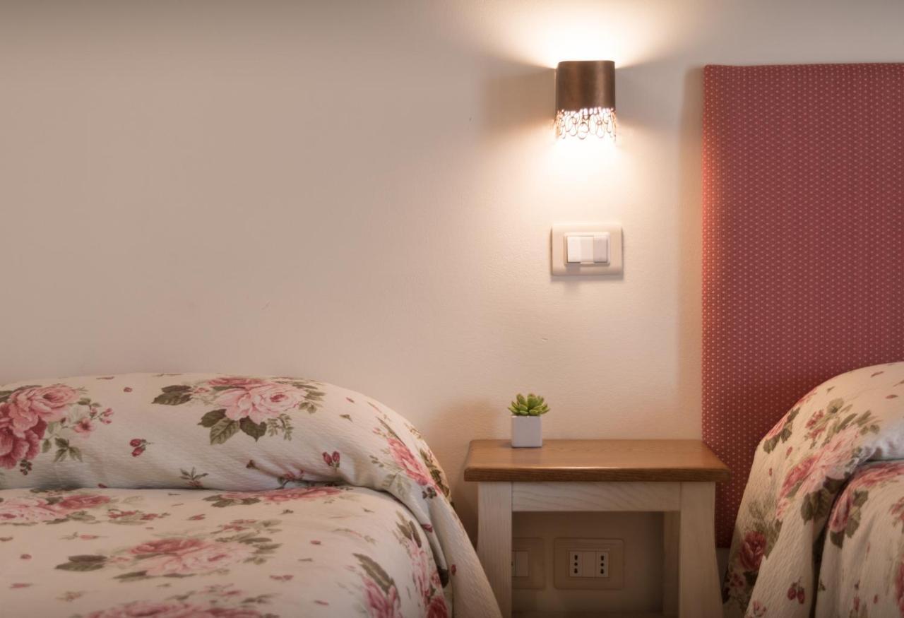 Rosa Di Assisi Bed & Breakfast Bastia Umbra Bagian luar foto