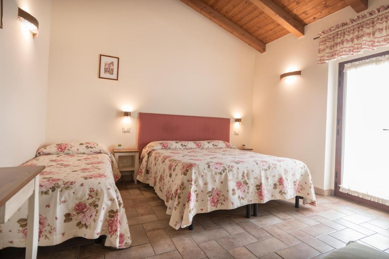 Rosa Di Assisi Bed & Breakfast Bastia Umbra Bagian luar foto