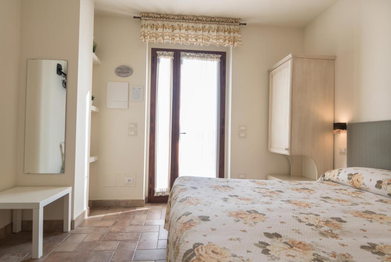 Rosa Di Assisi Bed & Breakfast Bastia Umbra Bagian luar foto
