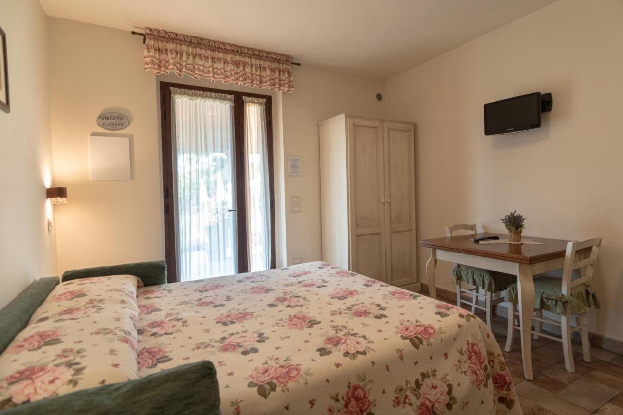 Rosa Di Assisi Bed & Breakfast Bastia Umbra Bagian luar foto