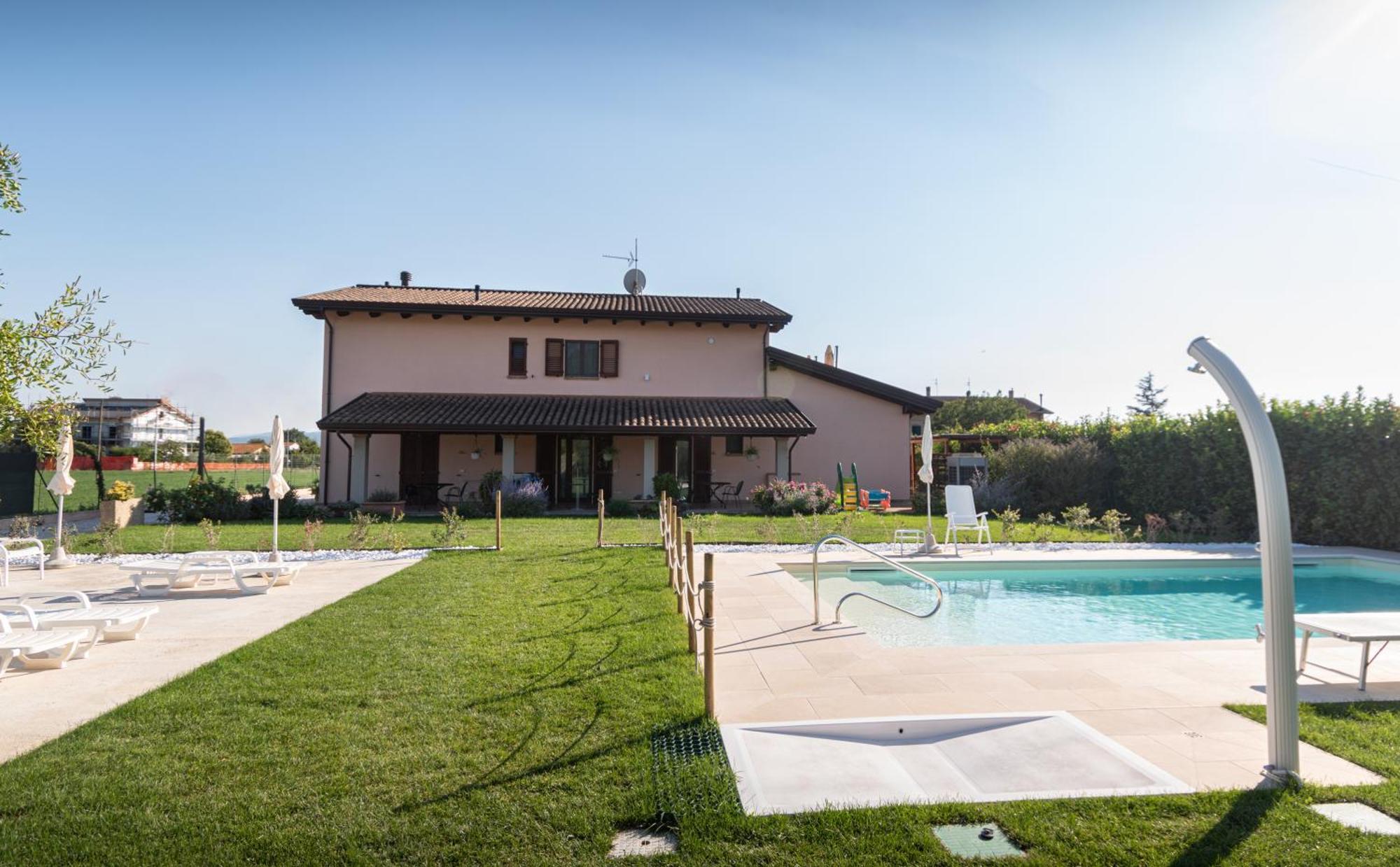 Rosa Di Assisi Bed & Breakfast Bastia Umbra Bagian luar foto