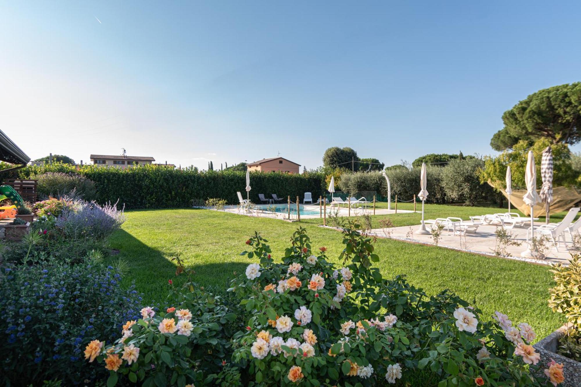 Rosa Di Assisi Bed & Breakfast Bastia Umbra Bagian luar foto