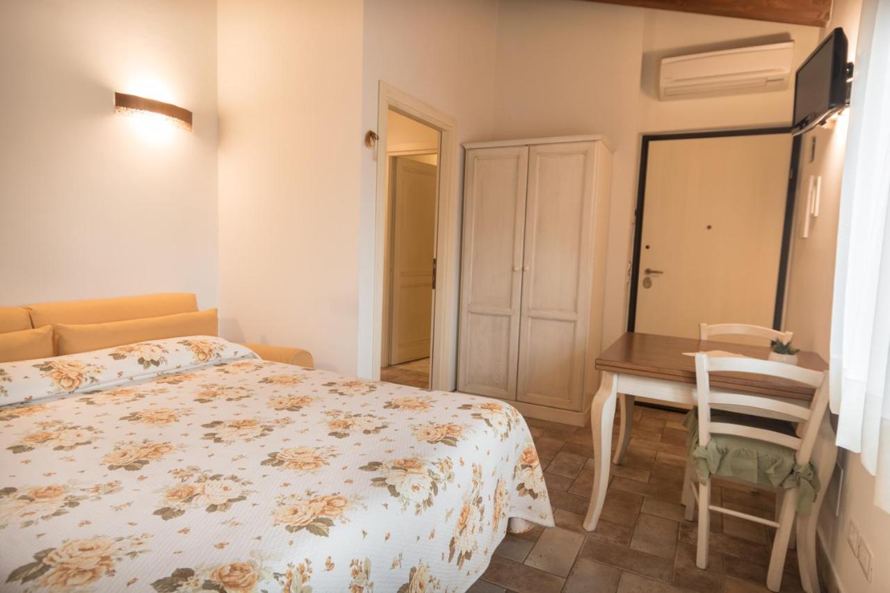 Rosa Di Assisi Bed & Breakfast Bastia Umbra Bagian luar foto