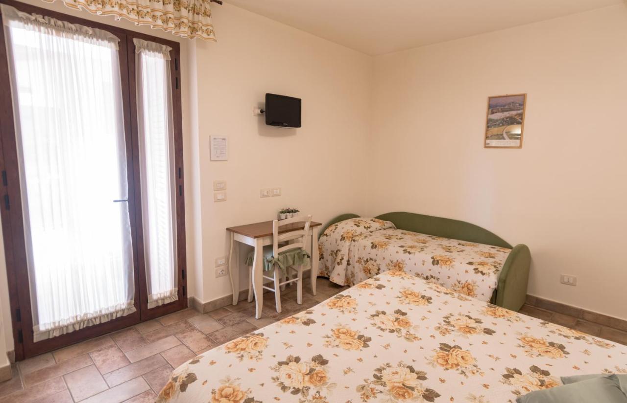 Rosa Di Assisi Bed & Breakfast Bastia Umbra Bagian luar foto