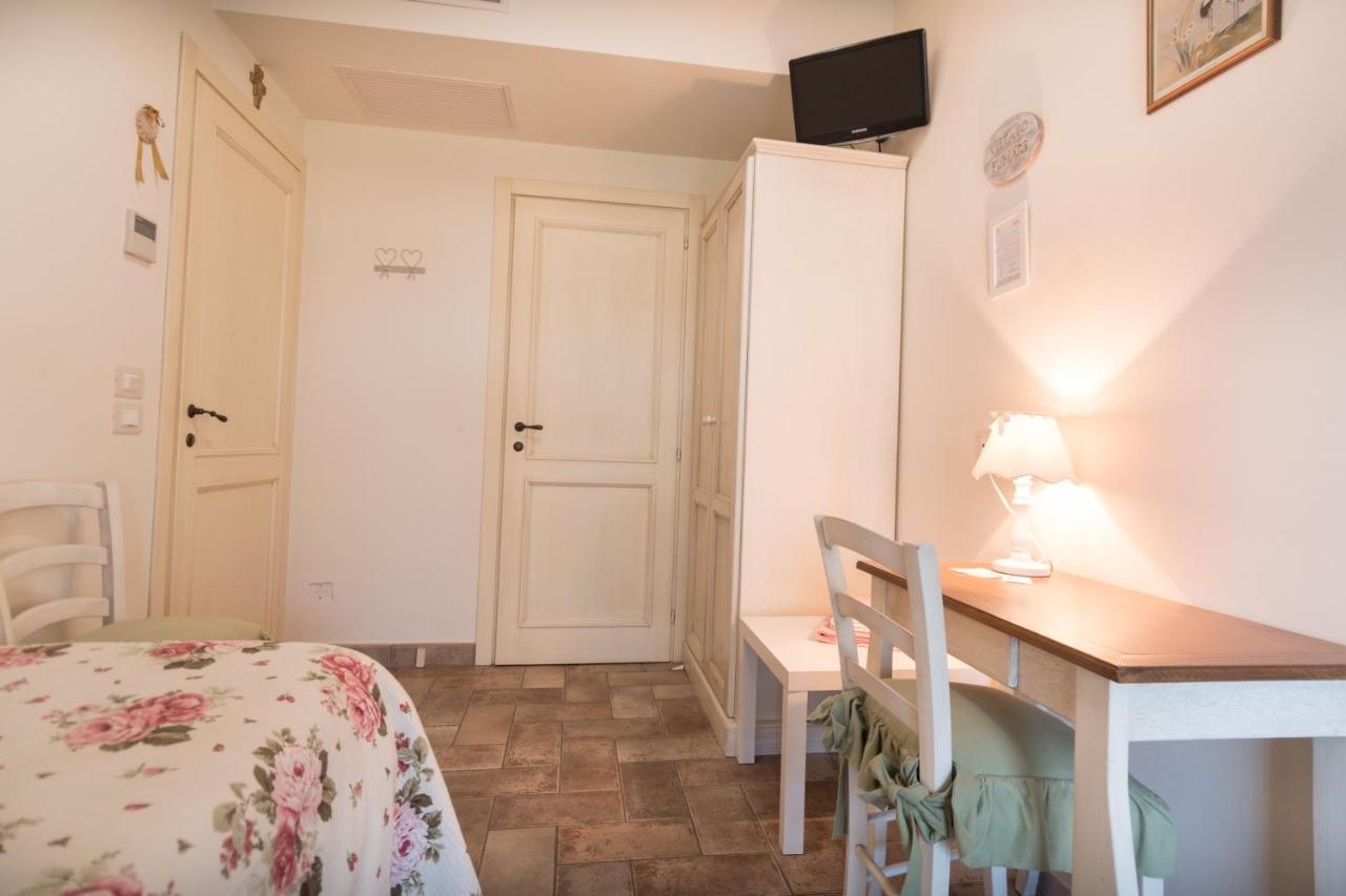 Rosa Di Assisi Bed & Breakfast Bastia Umbra Bagian luar foto