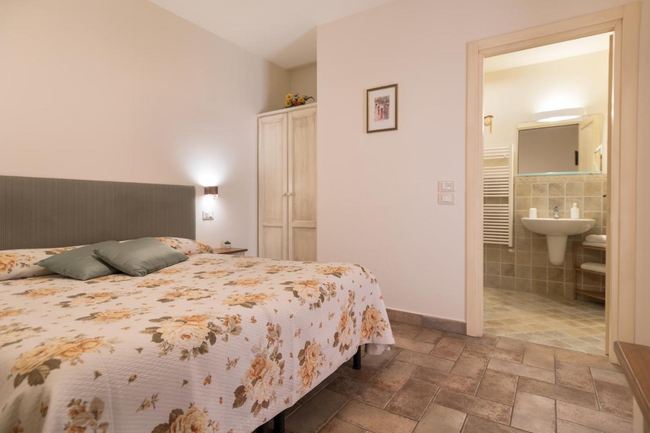 Rosa Di Assisi Bed & Breakfast Bastia Umbra Bagian luar foto