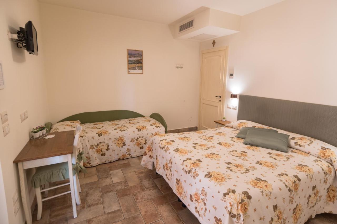 Rosa Di Assisi Bed & Breakfast Bastia Umbra Bagian luar foto