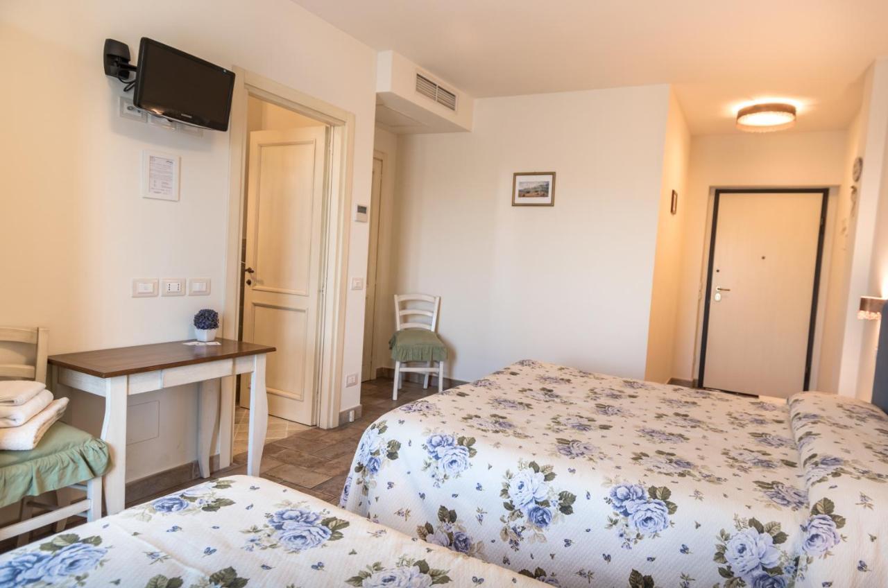 Rosa Di Assisi Bed & Breakfast Bastia Umbra Bagian luar foto