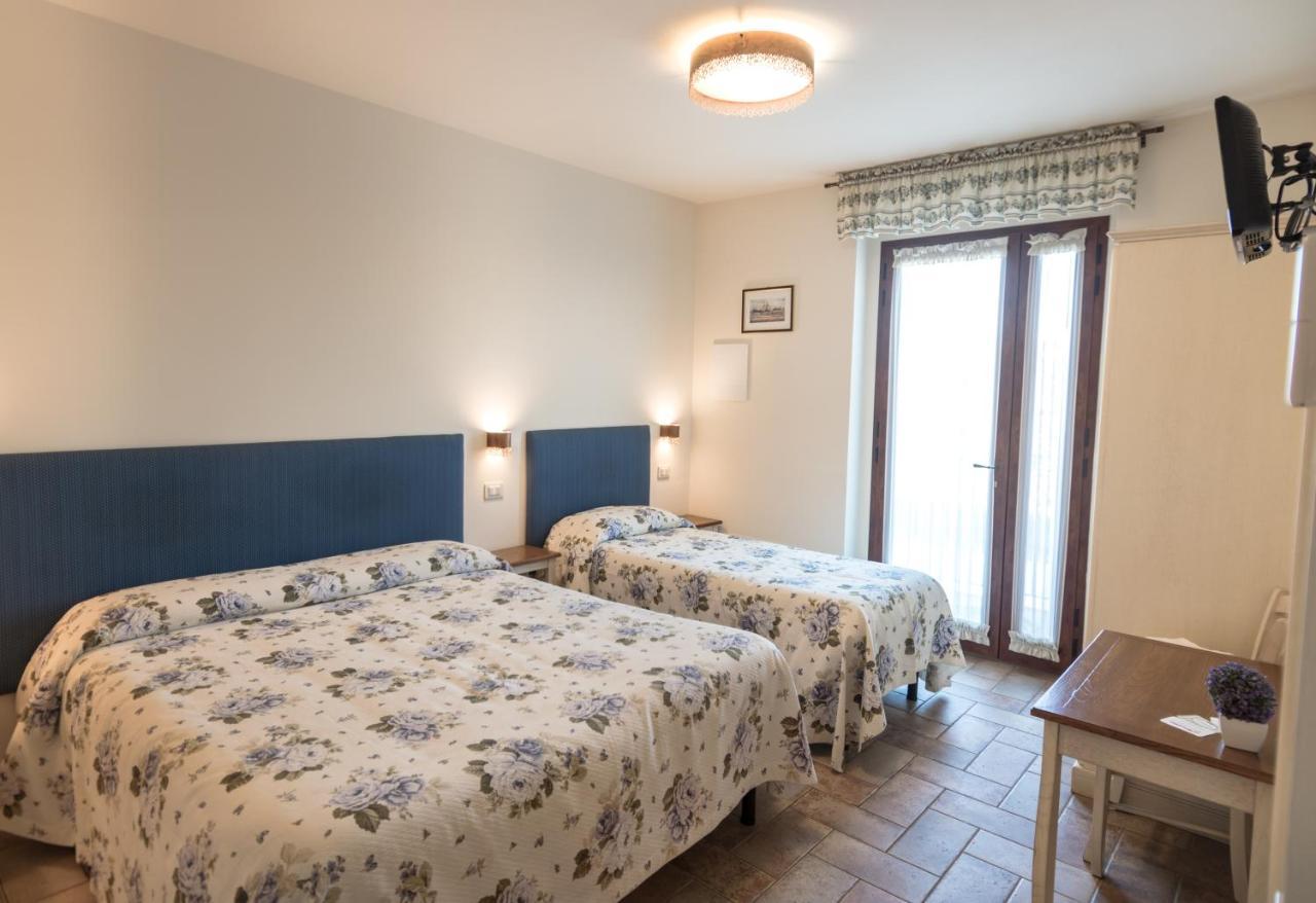 Rosa Di Assisi Bed & Breakfast Bastia Umbra Bagian luar foto