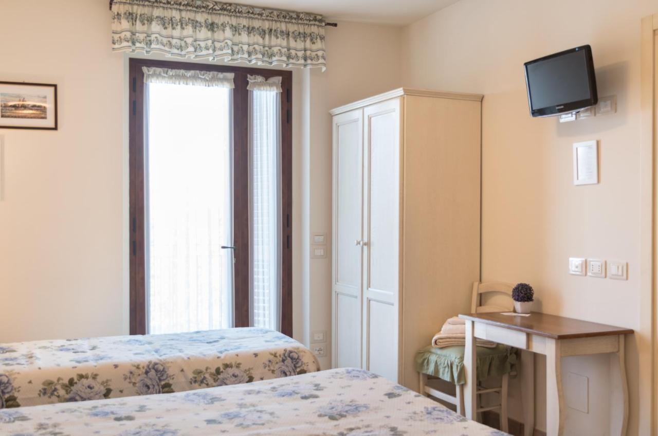 Rosa Di Assisi Bed & Breakfast Bastia Umbra Bagian luar foto