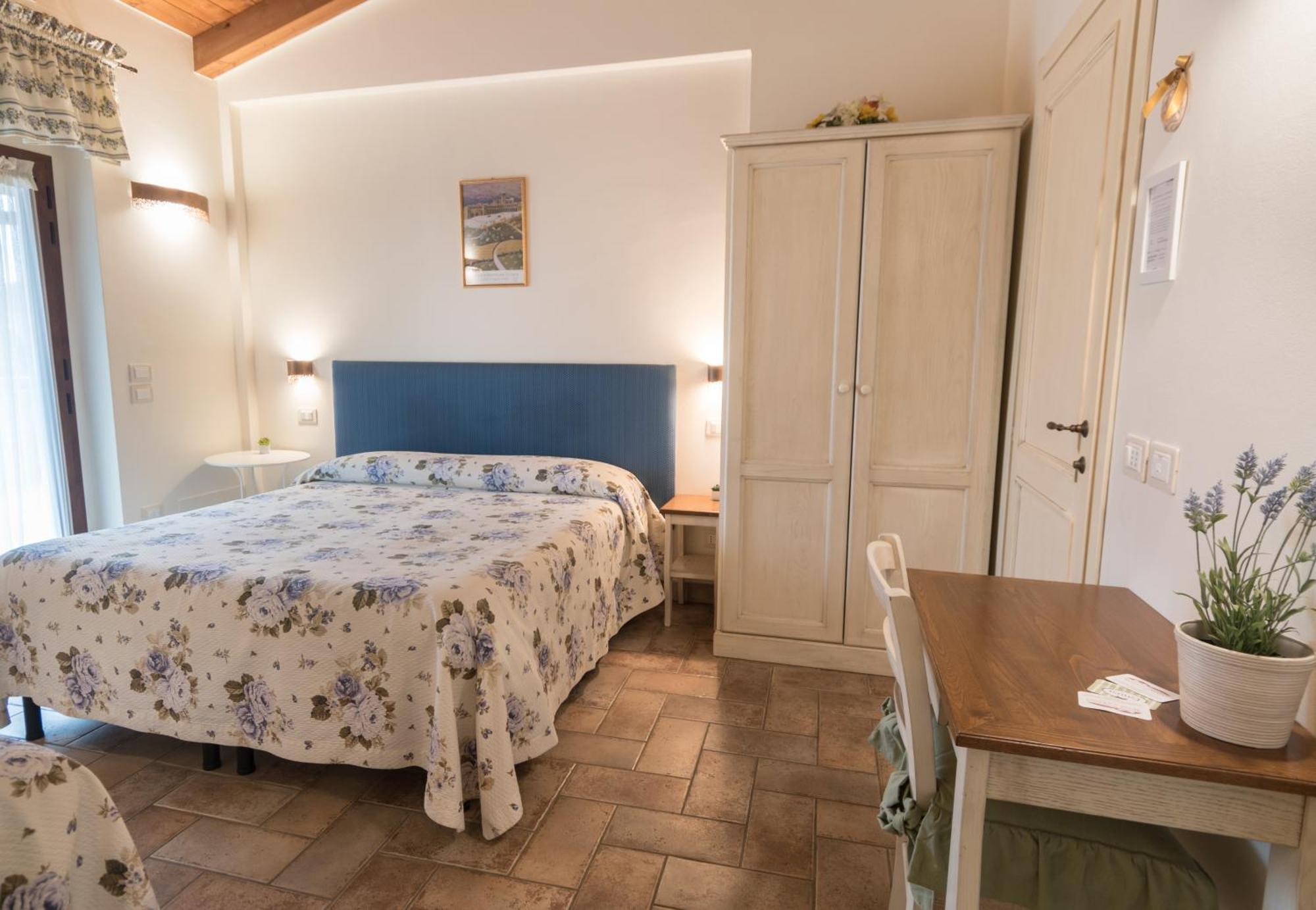 Rosa Di Assisi Bed & Breakfast Bastia Umbra Bagian luar foto