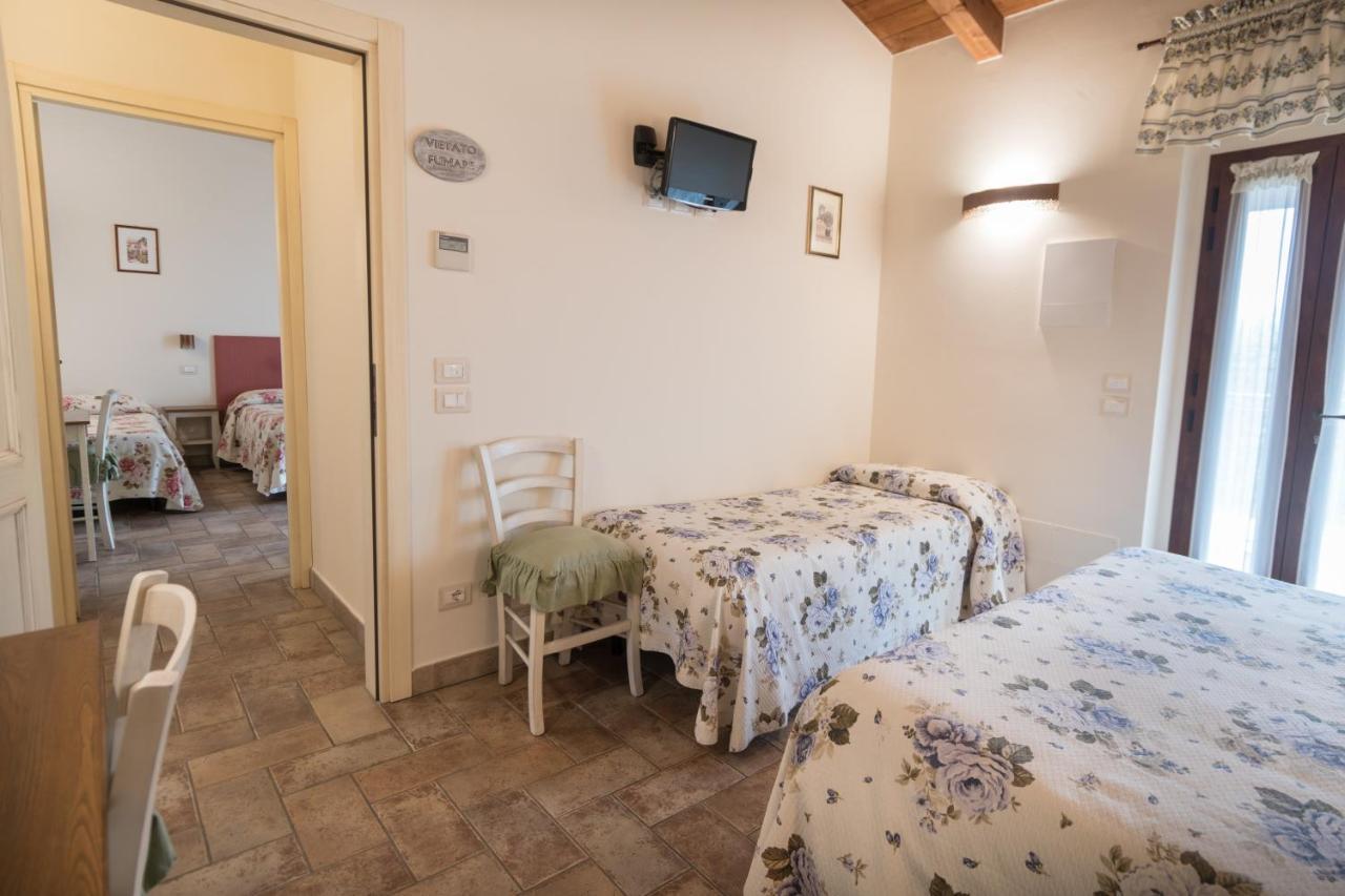 Rosa Di Assisi Bed & Breakfast Bastia Umbra Bagian luar foto