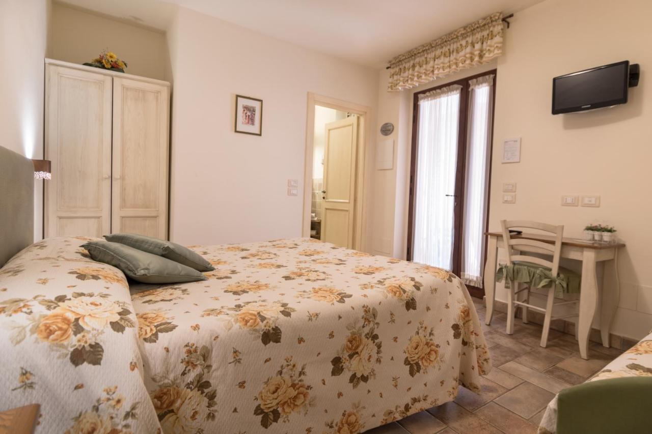 Rosa Di Assisi Bed & Breakfast Bastia Umbra Bagian luar foto