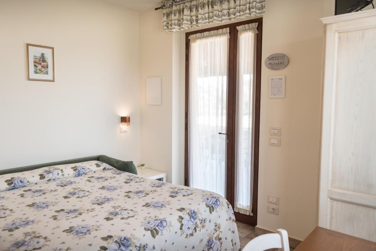 Rosa Di Assisi Bed & Breakfast Bastia Umbra Bagian luar foto