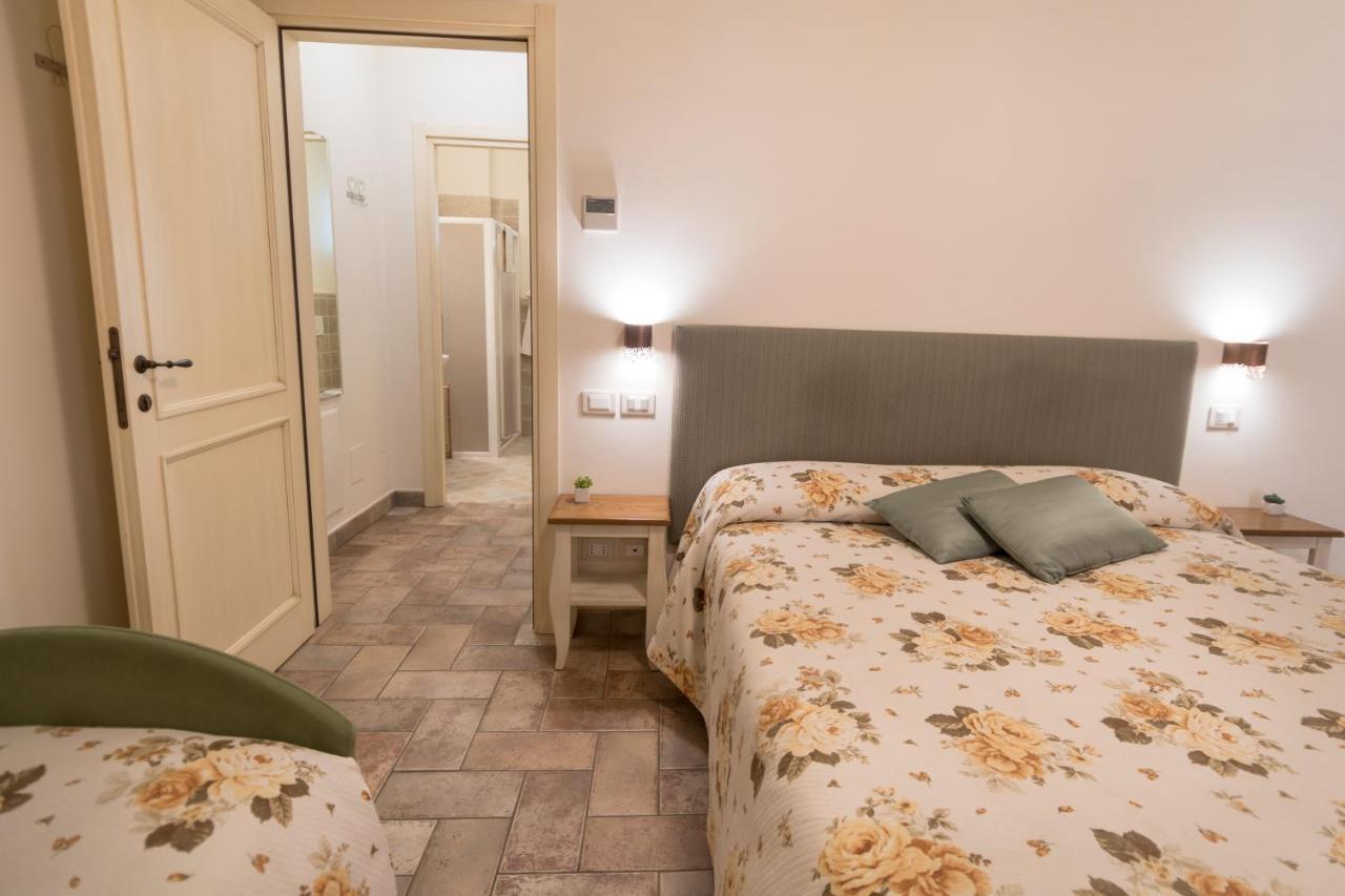Rosa Di Assisi Bed & Breakfast Bastia Umbra Bagian luar foto