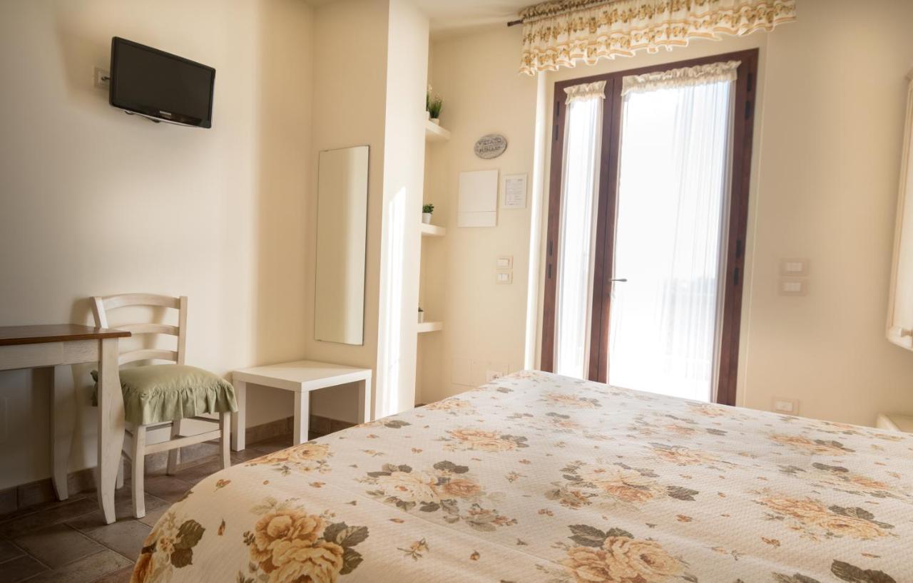 Rosa Di Assisi Bed & Breakfast Bastia Umbra Bagian luar foto