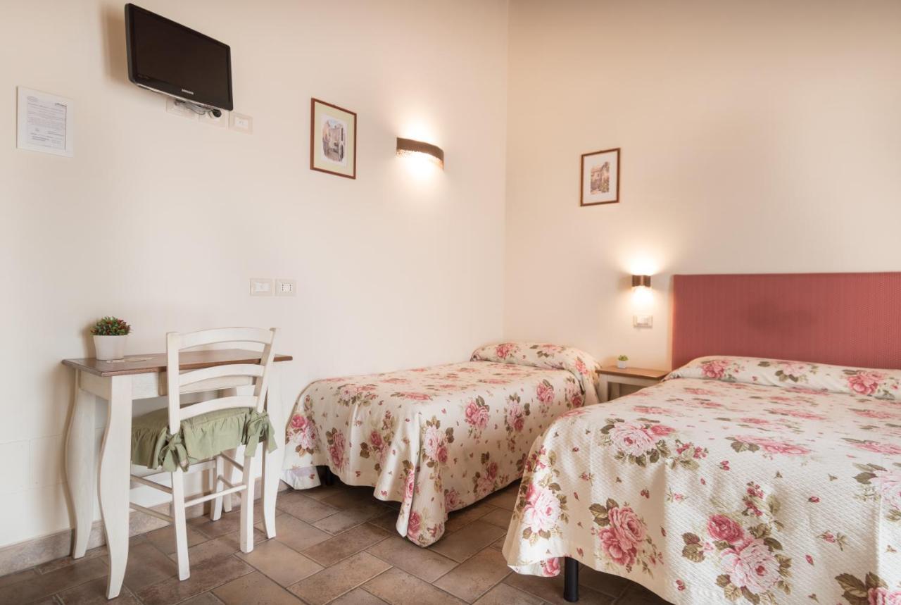 Rosa Di Assisi Bed & Breakfast Bastia Umbra Bagian luar foto